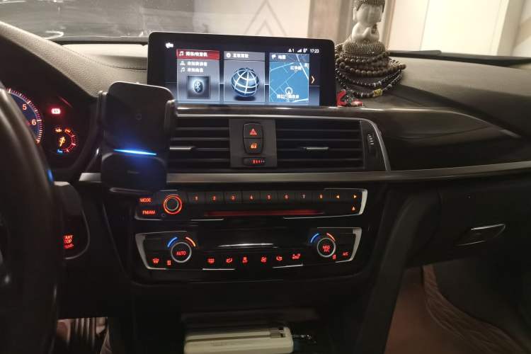 Used BMW 3 Series 2018 320Li Leading Model M Sport Package Audio And AC Panel