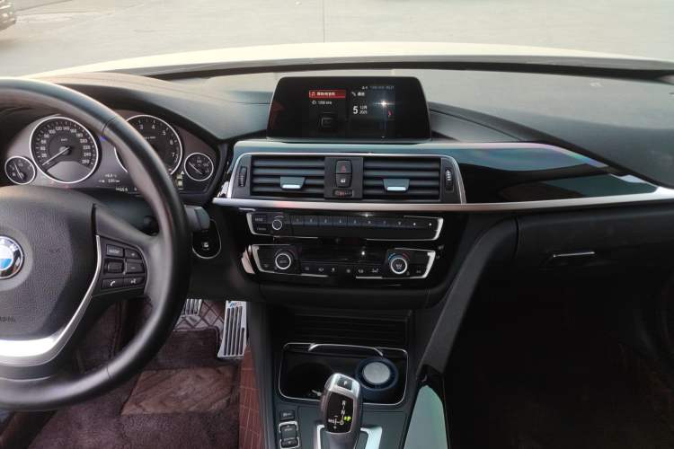 Used BMW 3 Series 2018 318Li Audio And AC Panel