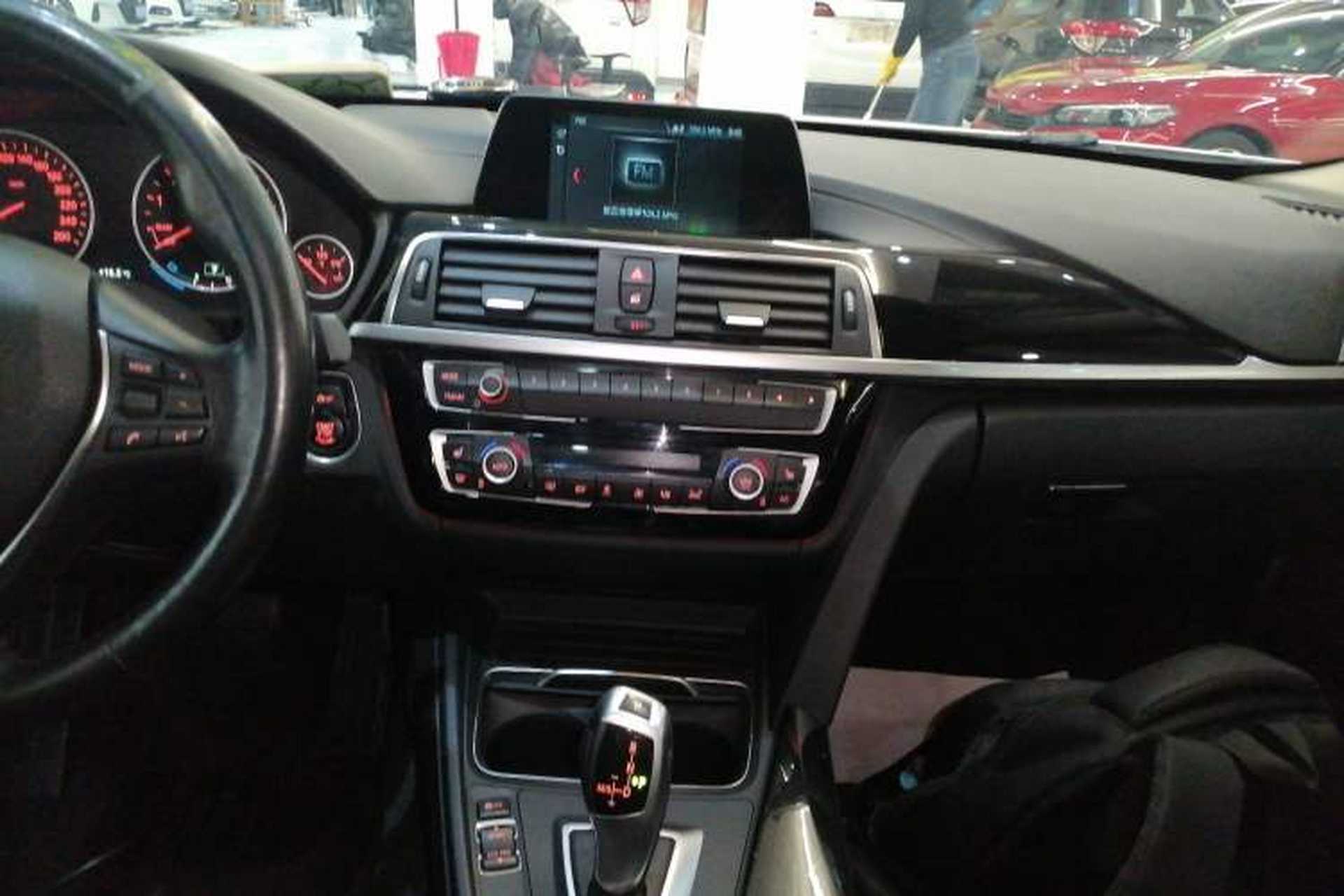 Used BMW 3 Series 2018 320Li xDrive Fashion Model Audio And AC Panel