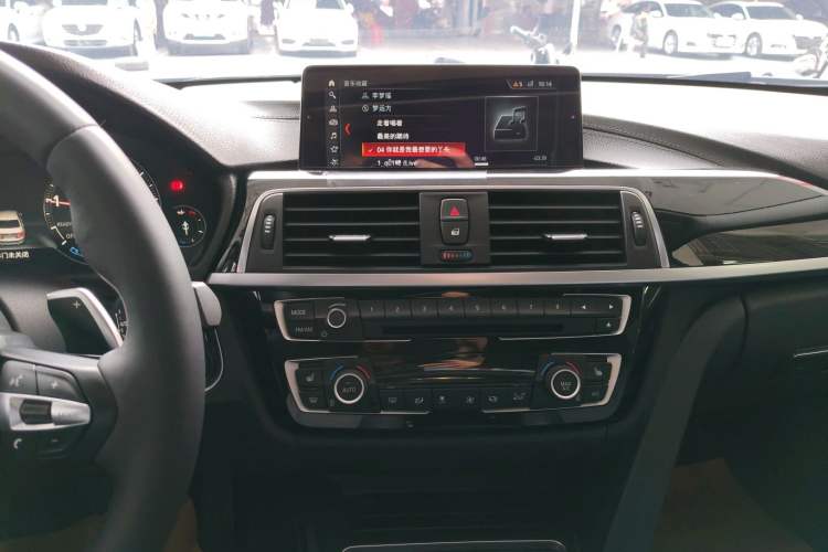 Used BMW 3 Series 2018 320Li Leading Model M Sport Package Audio And AC Panel