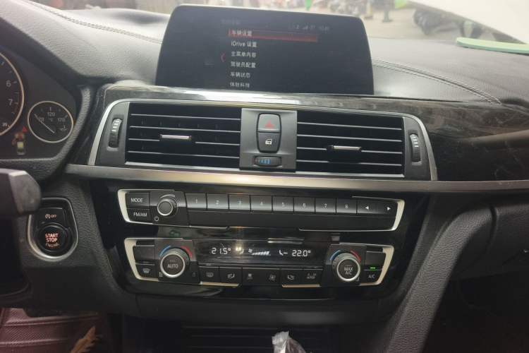 Used BMW 3 Series 2018 318i Audio And AC Panel