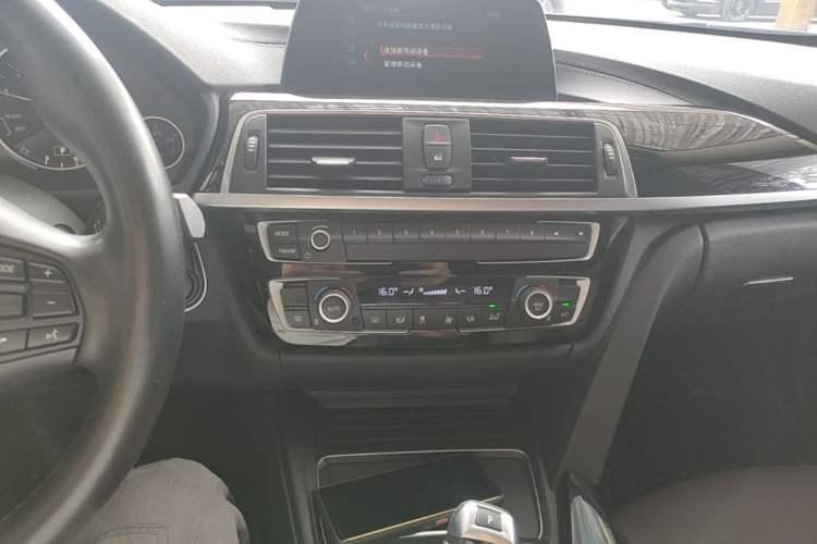 Used BMW 3 Series 2018 320Li Fashion Model Audio And AC Panel