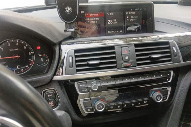 Used BMW 3 Series 2018 320Li Leading Model M Sport Package Audio And AC Panel