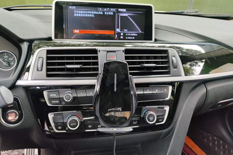 Used BMW 3 Series 2018 318Li Audio And AC Panel
