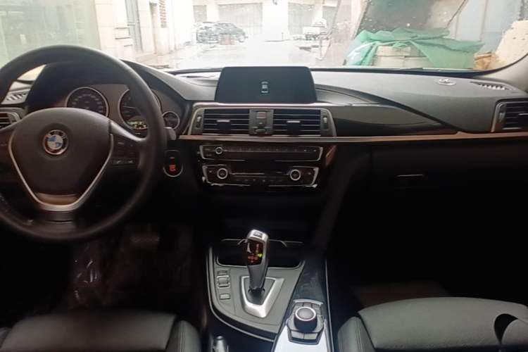 Used BMW 3 Series 2018 320Li Fashion Model Audio And AC Panel