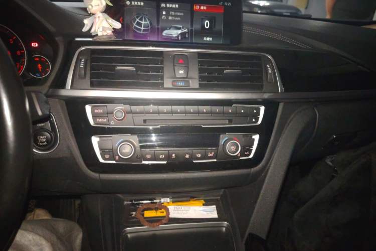 Used BMW 3 Series 2018 320Li Leading Model M Sport Package Audio And AC Panel