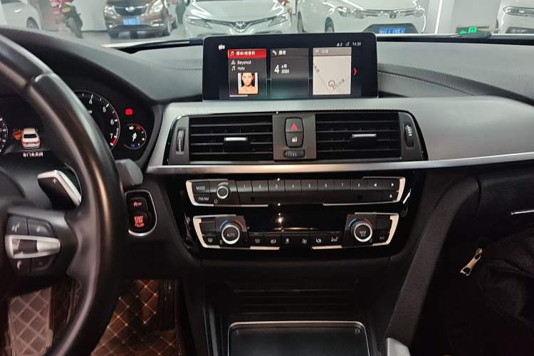 Used BMW 3 Series 2018 320i M Sport Night Edition Audio And AC Panel