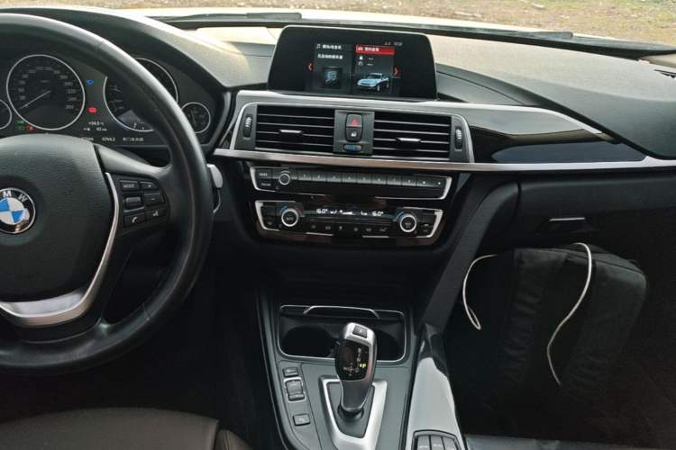 Used BMW 3 Series 2018 320Li Fashion Model Audio And AC Panel