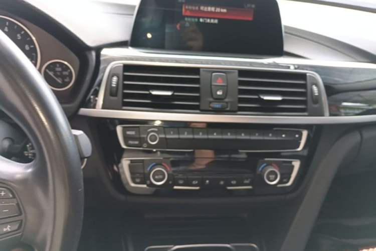 Used BMW 3 Series 2018 318Li Audio And AC Panel