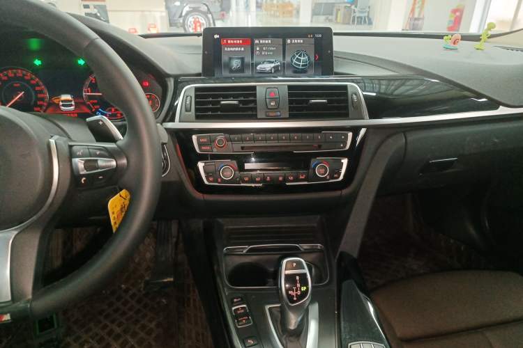 Used BMW 3 Series 2018 320Li Leading Model M Sport Package Audio And AC Panel