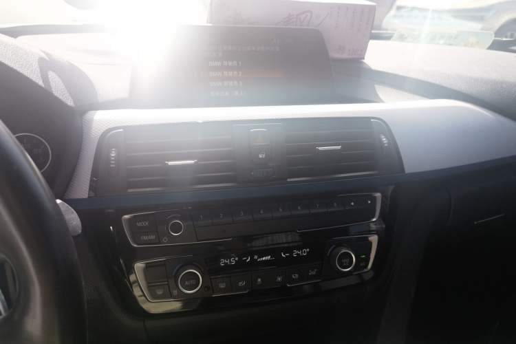Used BMW 3 Series 2018 320i M Sport Package Audio And AC Panel