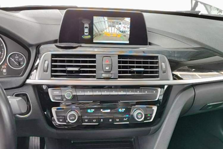 Used BMW 3 Series 2018 320Li Fashion Model Audio And AC Panel