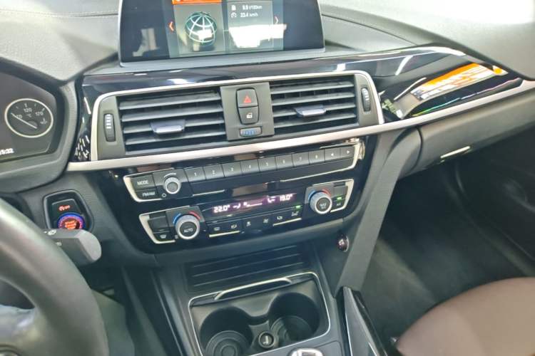 Used BMW 3 Series 2018 320Li Fashion Model Audio And AC Panel