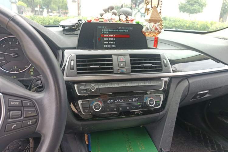 Used BMW 3 Series 2018 318Li Audio And AC Panel