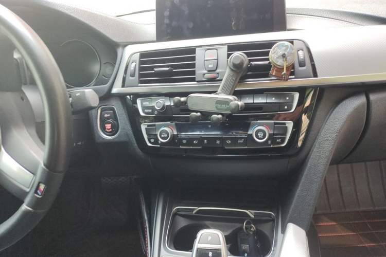 Used BMW 3 Series 2018 320i M Sport Night Edition Audio And AC Panel
