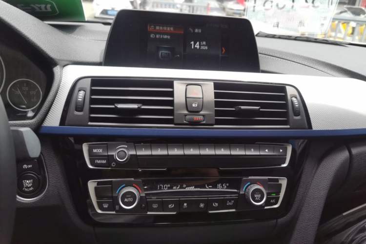 Used BMW 3 Series 2018 320i M Sport Package Audio And AC Panel