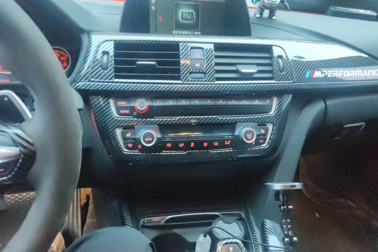 Used BMW 3 Series 2018 320i M Sport Package Audio And AC Panel