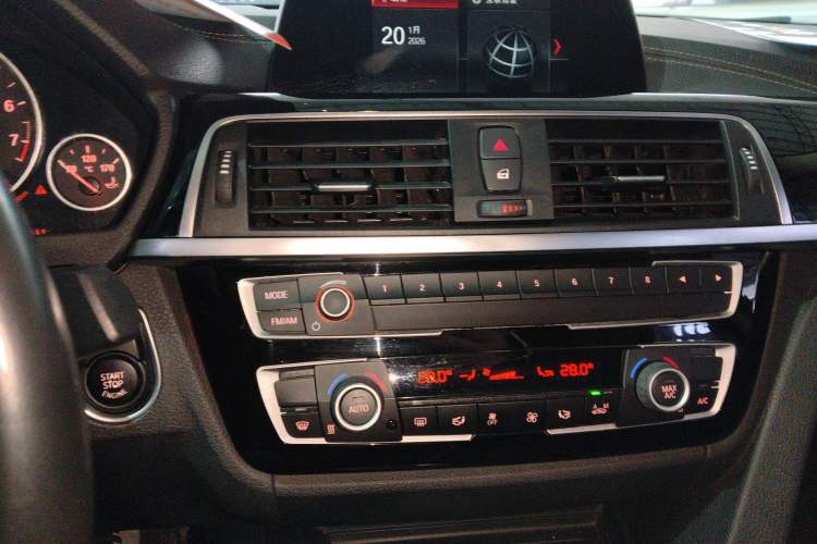 Used BMW 3 Series 2018 320Li Fashion Model Audio And AC Panel