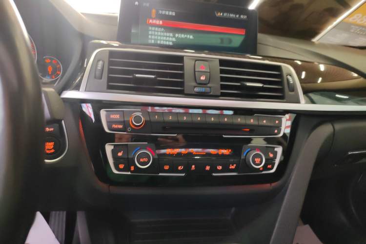 Used BMW 3 Series 2018 320Li Leading Model M Sport Package Audio And AC Panel
