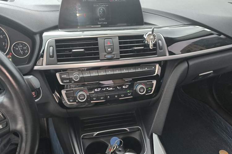 Used BMW 3 Series 2018 320Li Fashion Model Audio And AC Panel