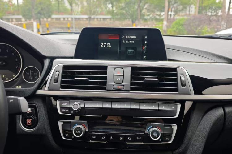 Used BMW 3 Series 2018 318Li Audio And AC Panel