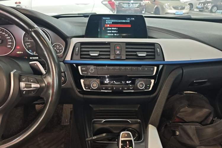 Used BMW 3 Series 2018 320i M Sport Package Audio And AC Panel