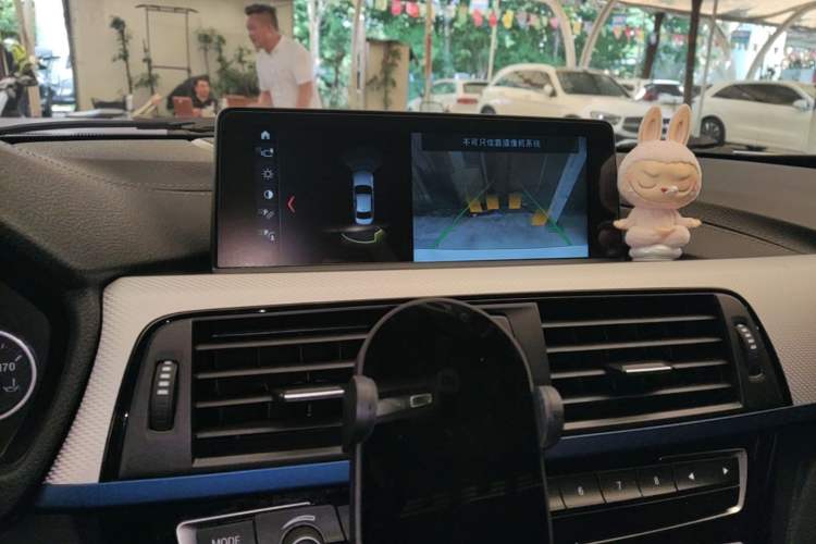 Used BMW 3 Series 2018 320i M Sport Package Audio And AC Panel