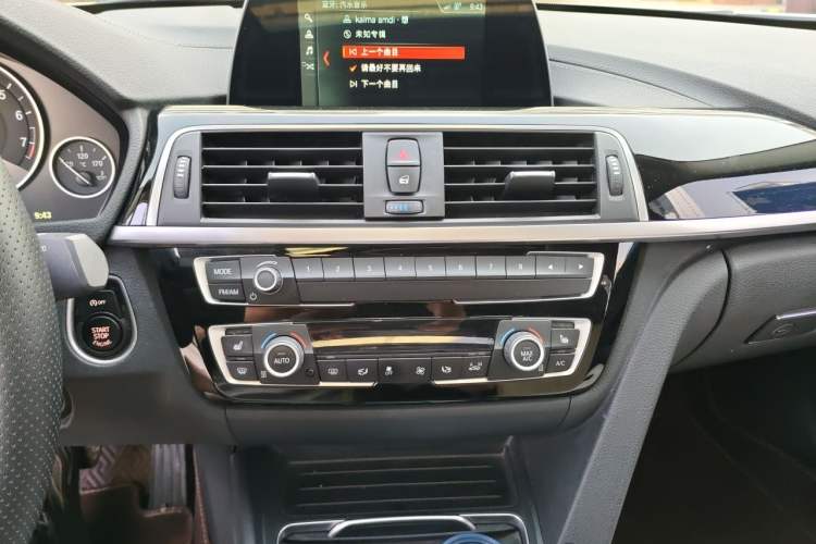 Used BMW 3 Series 2018 320Li Fashion Model Audio And AC Panel