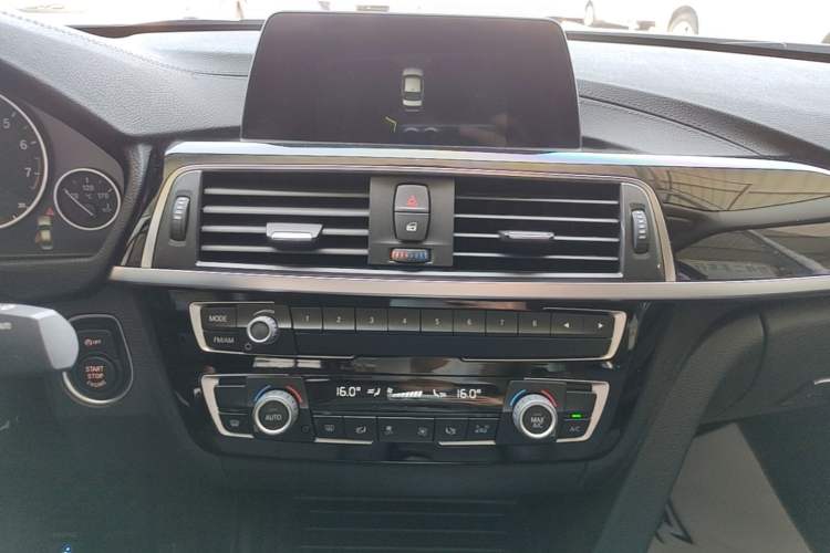 Used BMW 3 Series 2018 320Li Fashion Model Audio And AC Panel