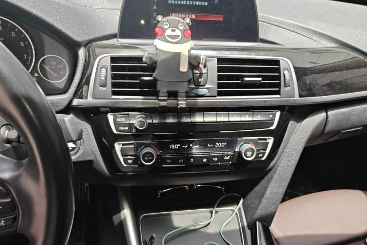 Used BMW 3 Series 2018 320Li Fashion Model Audio And AC Panel