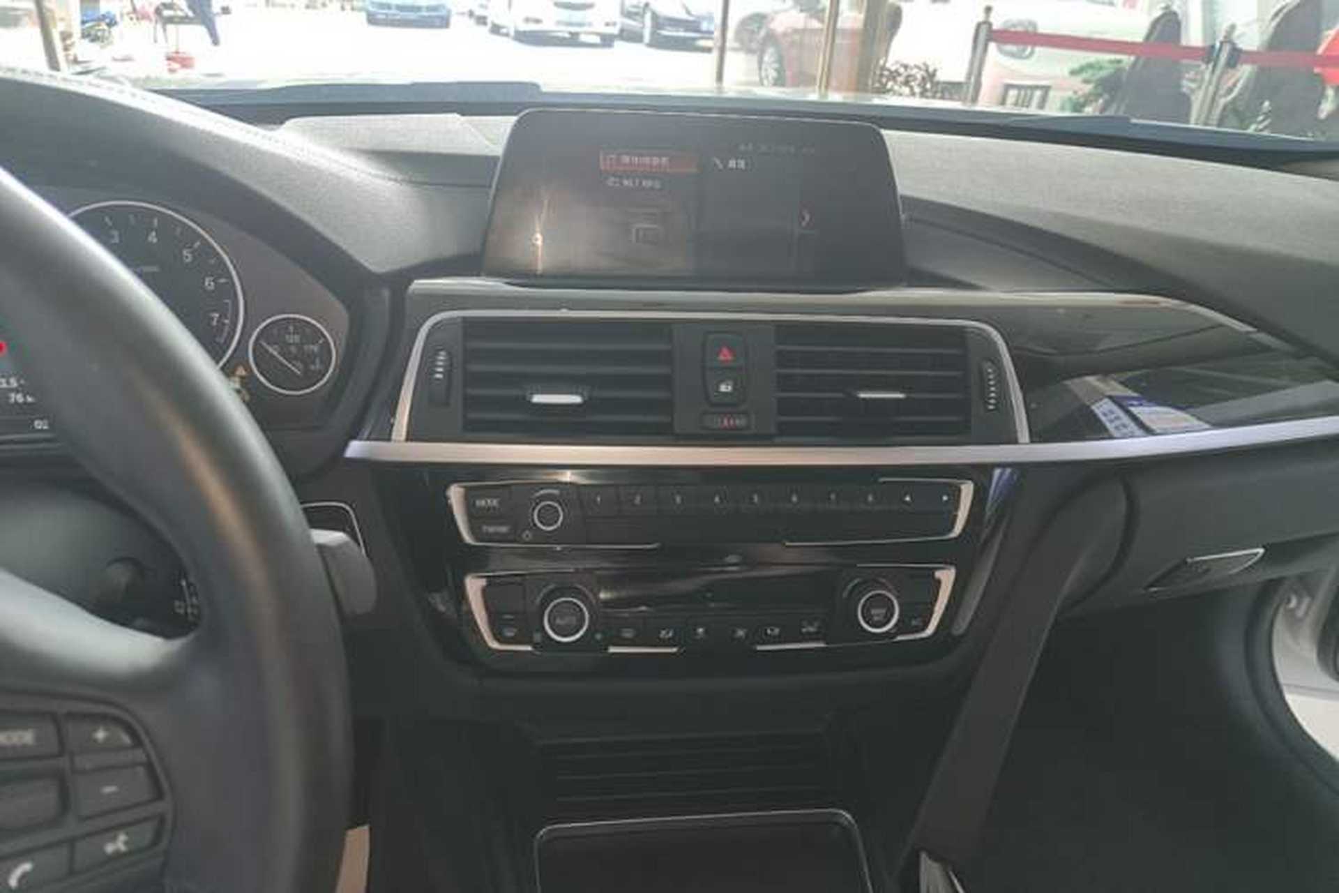 Used BMW 3 Series 2018 318Li Audio And AC Panel