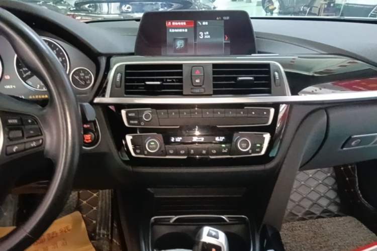 Used BMW 3 Series 2018 320Li Fashion Model Audio And AC Panel
