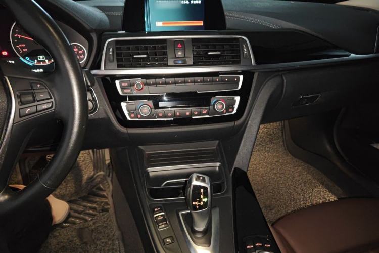 Used BMW 3 Series 2018 320Li Fashion Model Audio And AC Panel