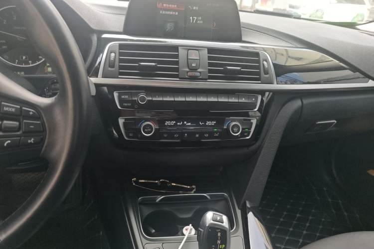 Used BMW 3 Series 2018 320Li Fashion Model Audio And AC Panel