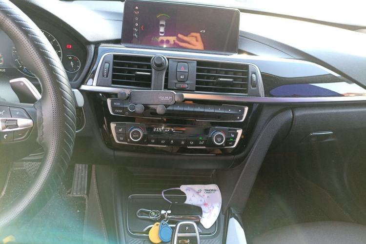 Used BMW 3 Series 2018 320Li Leading Model M Sport Package Audio And AC Panel