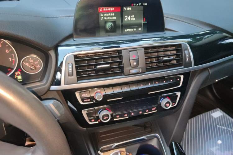 Used BMW 3 Series 2018 320Li Fashion Model Audio And AC Panel