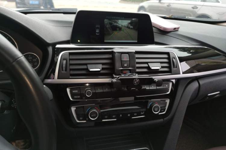 Used BMW 3 Series 2018 320Li Fashion Model Audio And AC Panel