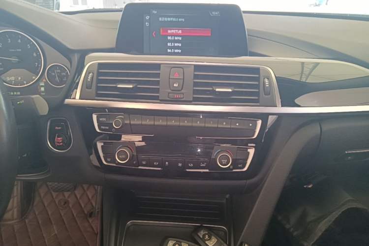 Used BMW 3 Series 2018 320Li Fashion Model Audio And AC Panel