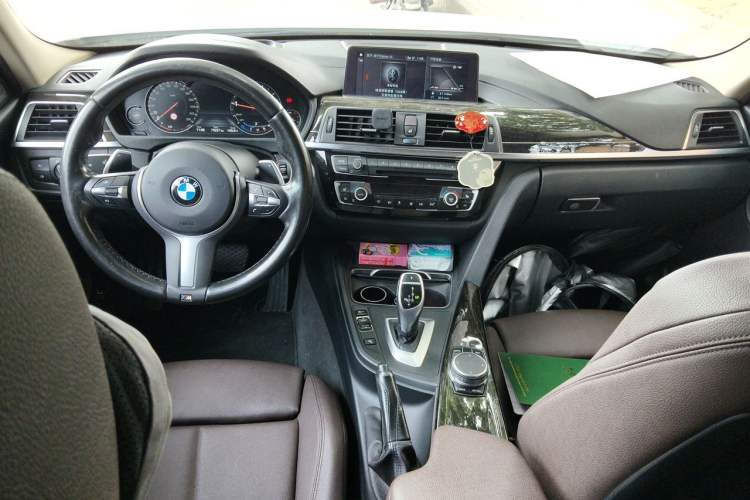 Used BMW 3 Series 2018 320Li M Sport Night Edition Center Console