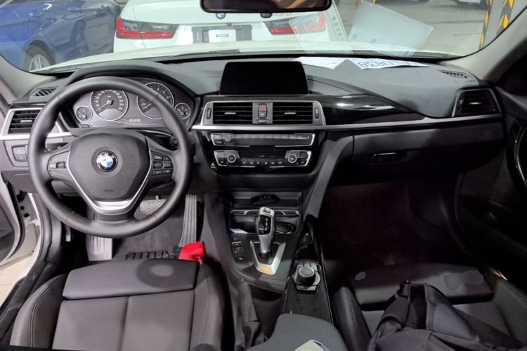Used BMW 3 Series 2018 320Li Fashion Model Center Console