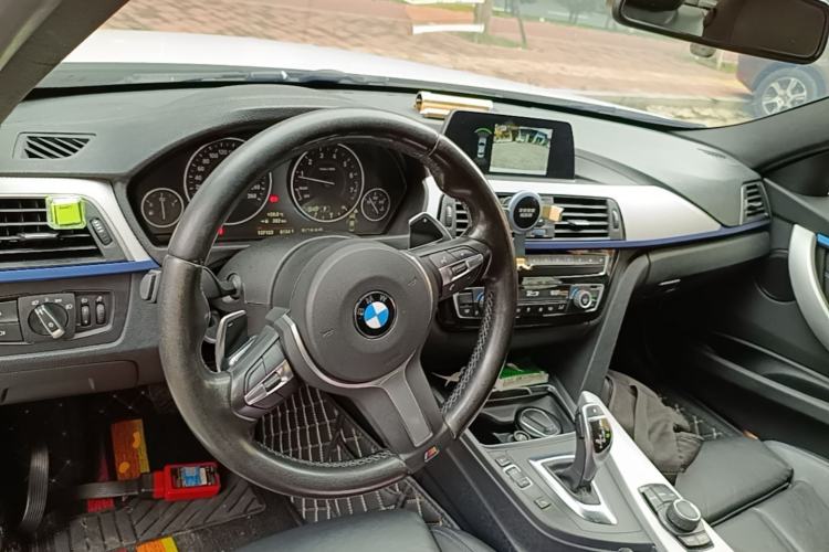 Used BMW 3 Series 2018 320i M Sport Package Center Console