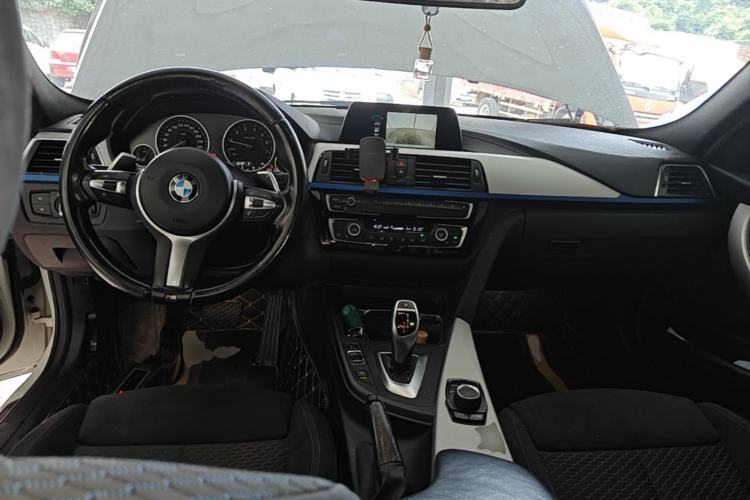 Used BMW 3 Series 2018 320i M Sport Package Center Console