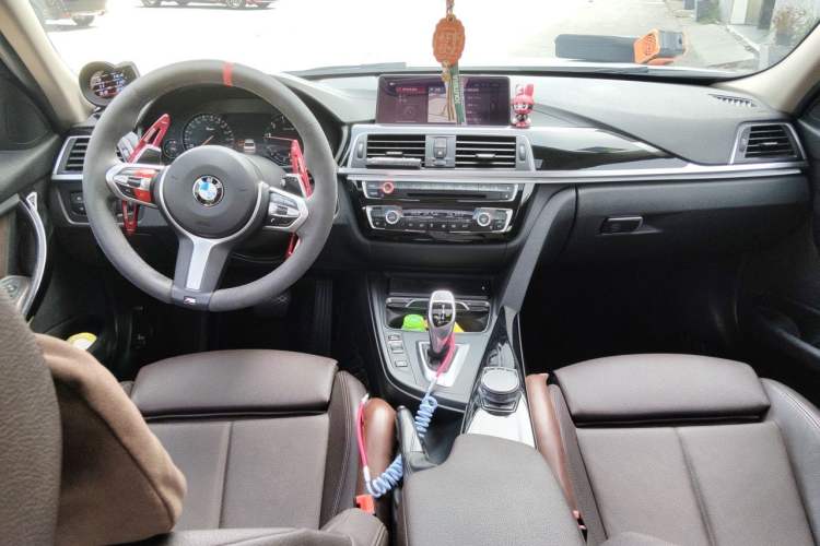 Used BMW 3 Series 2018 320Li Leading Model M Sport Package Center Console
