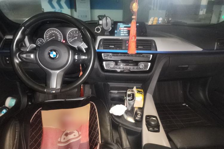 Used BMW 3 Series 2018 320i M Sport Package Center Console