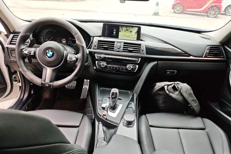 Used BMW 3 Series 2018 320Li Leading Model M Sport Package Center Console