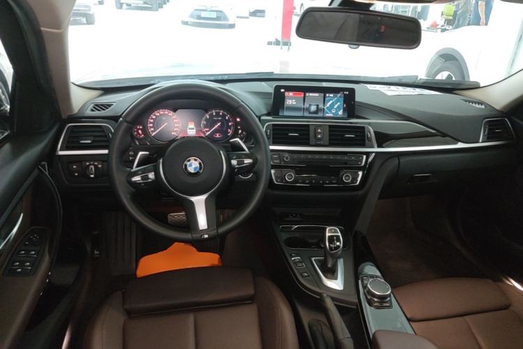 Used BMW 3 Series 2018 320Li Leading Model M Sport Package Center Console