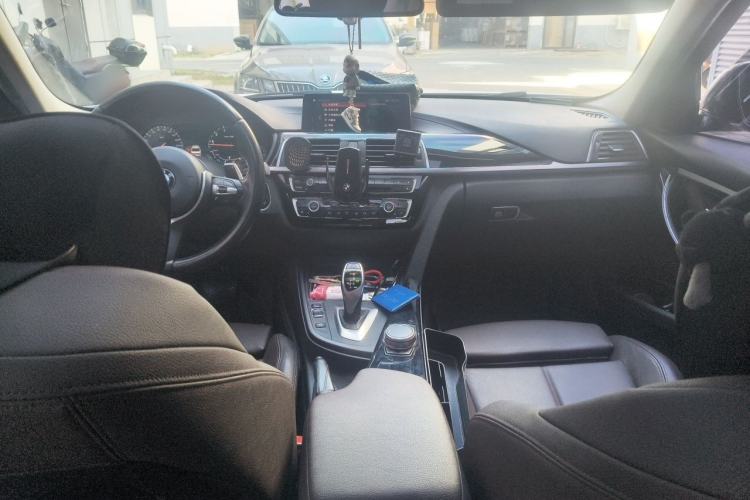 Used BMW 3 Series 2018 320Li Leading Model M Sport Package Center Console