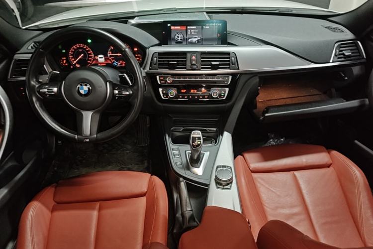Used BMW 3 Series 2018 330i M Sport Night Edition Center Console