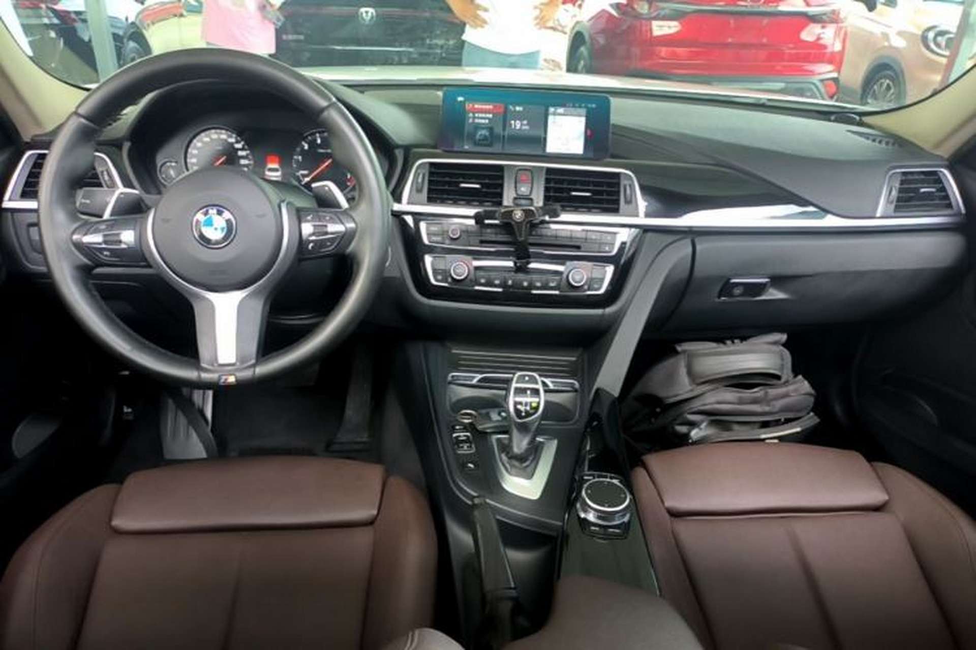 Used BMW 3 Series 2018 320Li Leading Model M Sport Package Center Console