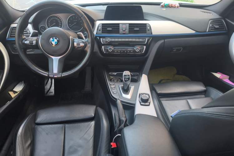 Used BMW 3 Series 2018 320i M Sport Package Center Console